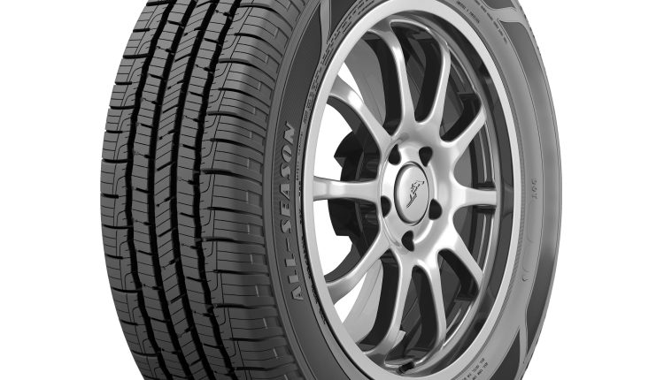 Goodyear Reliant 225/55R19 99V All-Season Tire - MadeInUSA